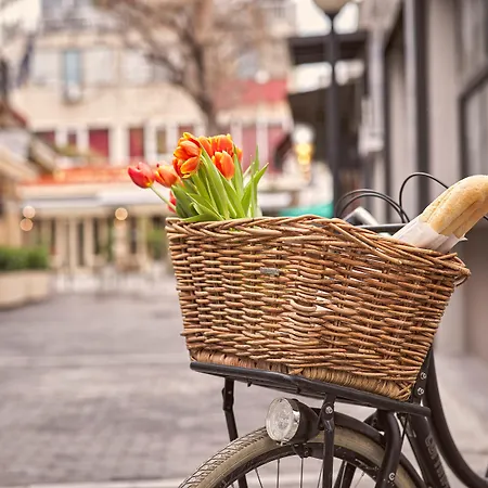 18 Micon Str. Отель