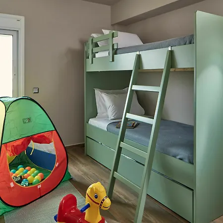18 Micon Str. Отель 3*